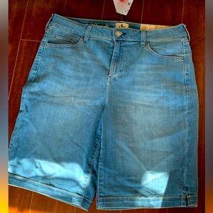 DC jeans shorts Bermuda length 14